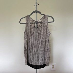 NWOT Bellatrix Accordion Pleat Back Print Tank